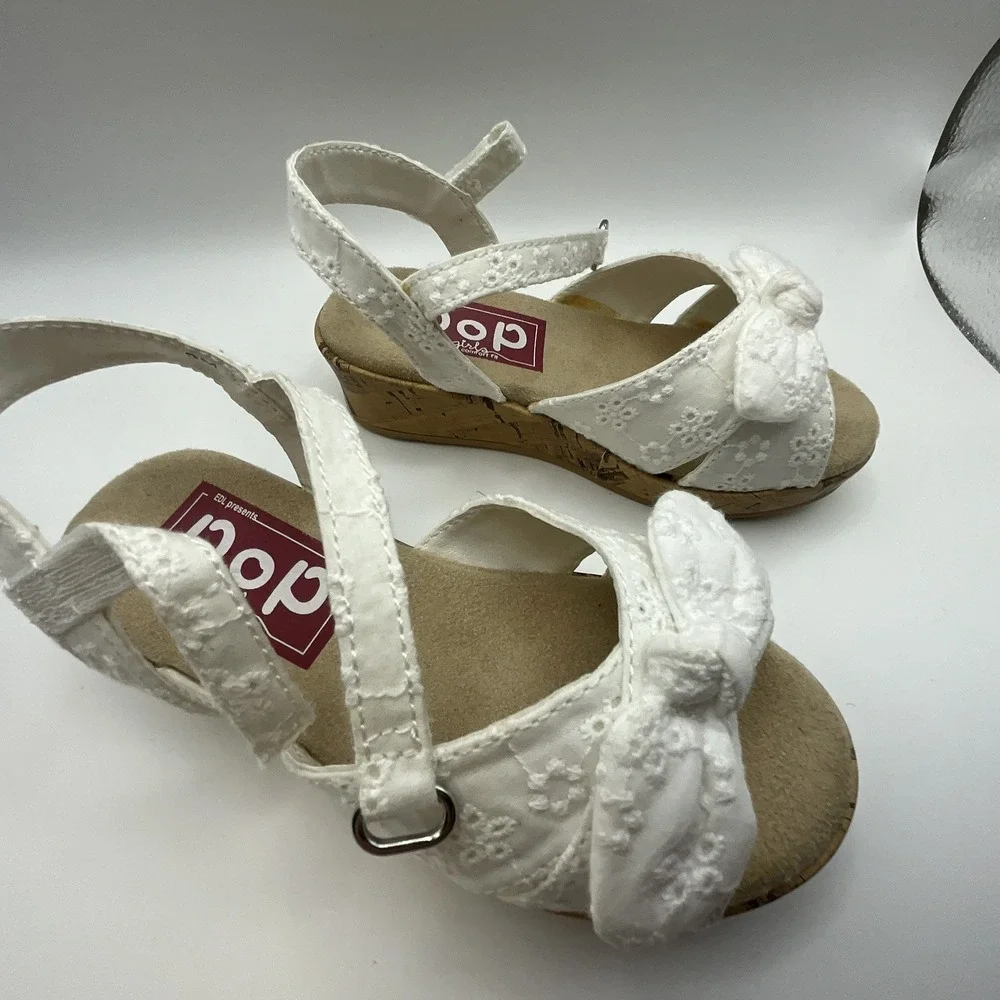 Girls Pop Lil Friendly White Eyelet Sandals -‎ New - Size 9